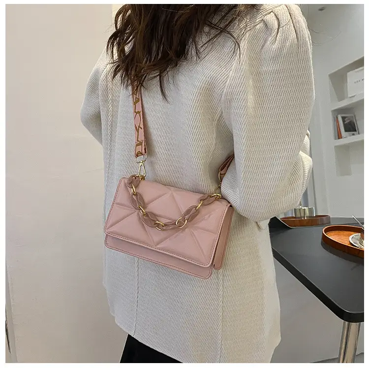 Women's Red Net Shoulder Bag Spring 2023 — feature 14