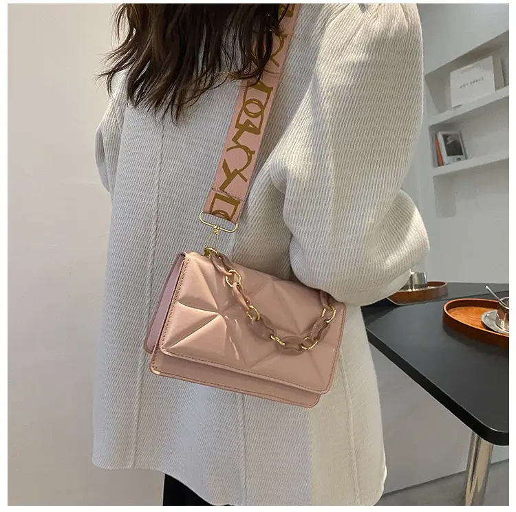 Women's Red Net Shoulder Bag Spring 2023 — feature 15
