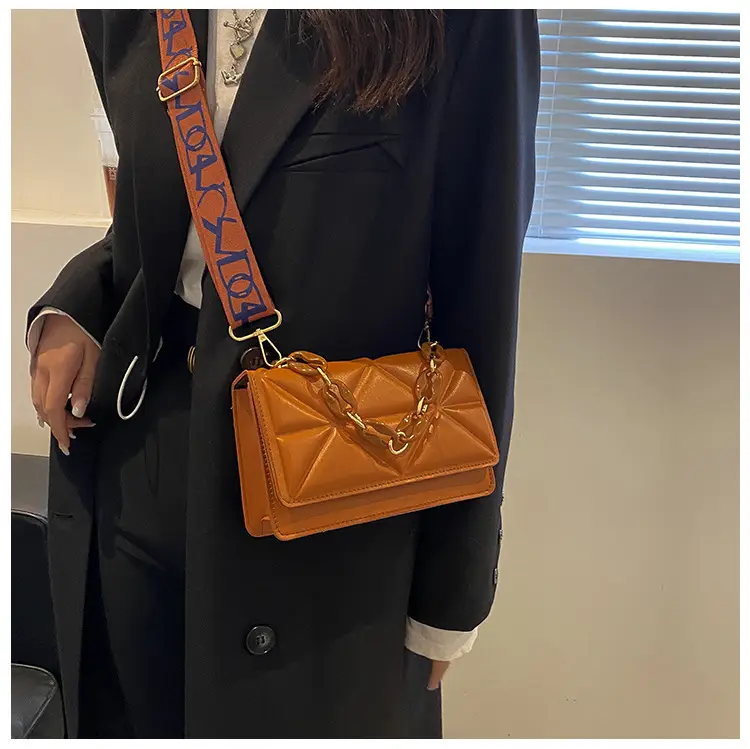 Women's Red Net Shoulder Bag Spring 2023 — feature 17