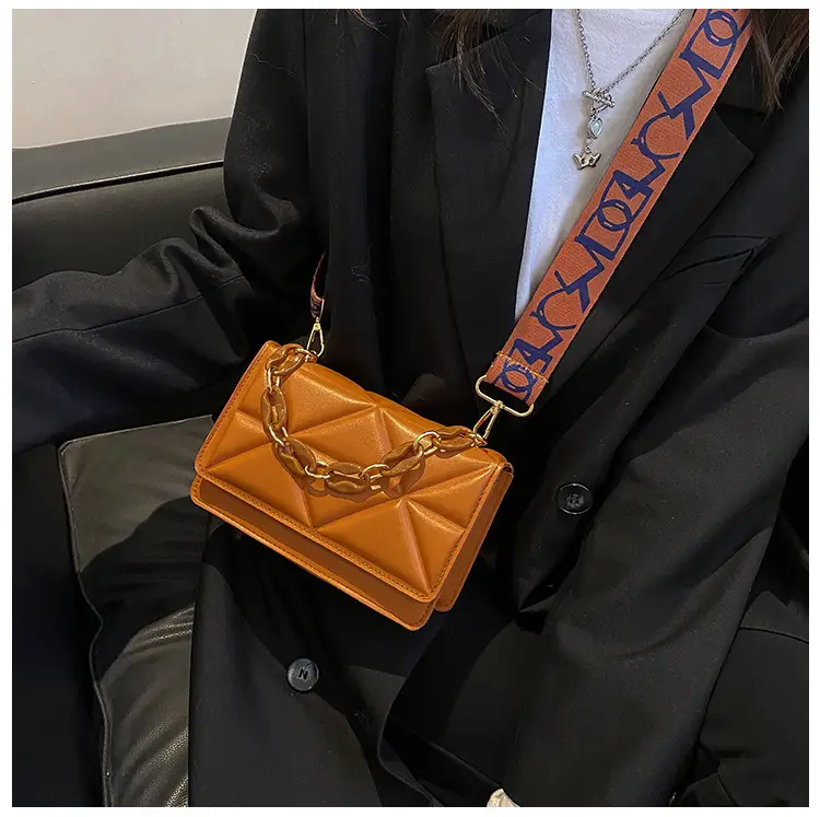 Women's Red Net Shoulder Bag Spring 2023 — feature 18