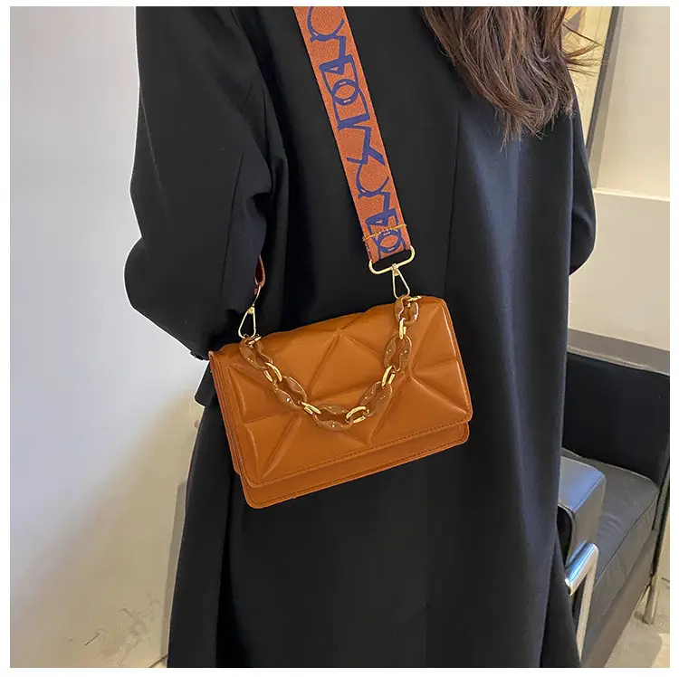 Women's Red Net Shoulder Bag Spring 2023 — feature 19