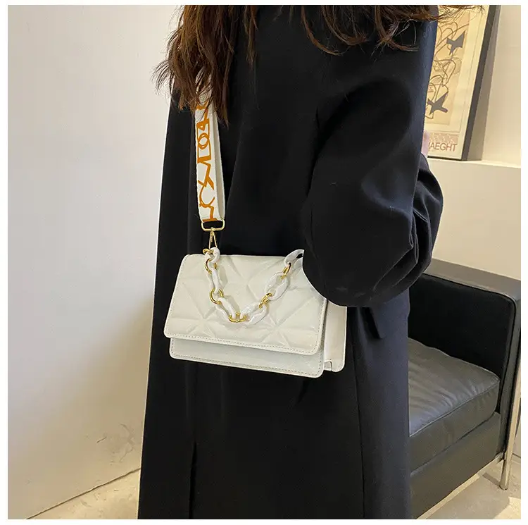 Women's Red Net Shoulder Bag Spring 2023 — feature 9