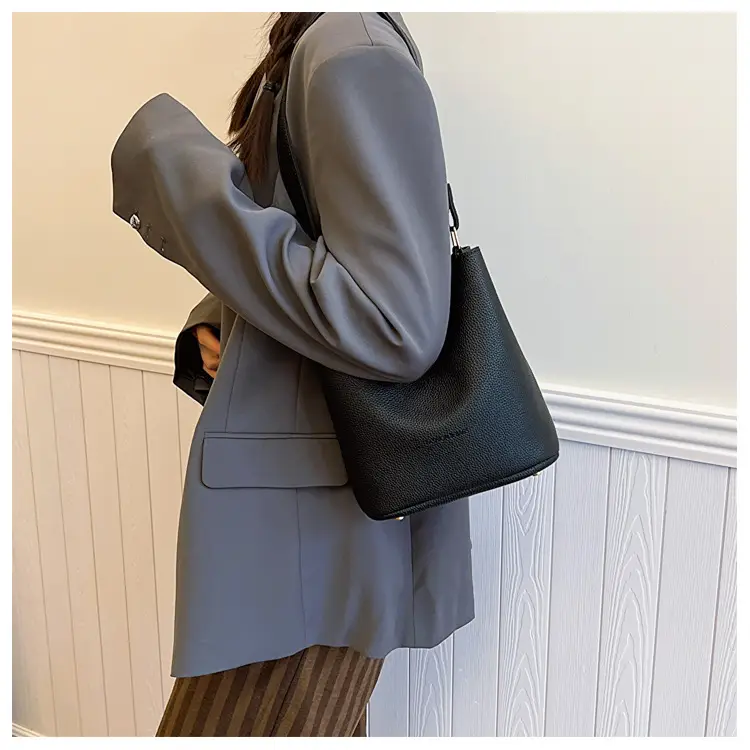 Women Soft Leather Shoulder Bag Brown 2023 Winter New — feature 10