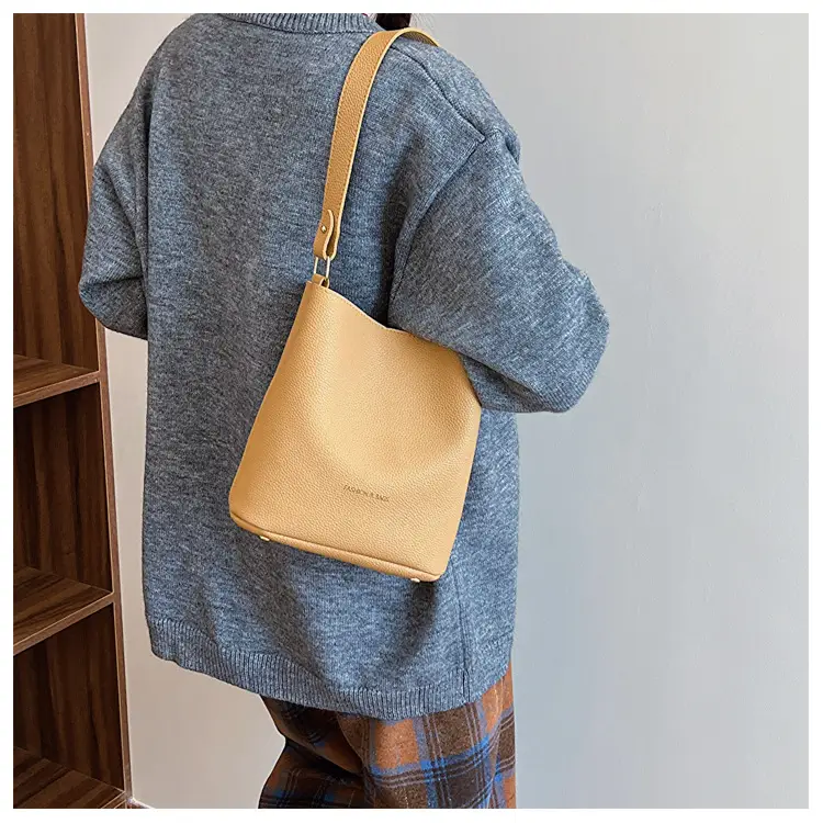 Women Soft Leather Shoulder Bag Brown 2023 Winter New — feature 15