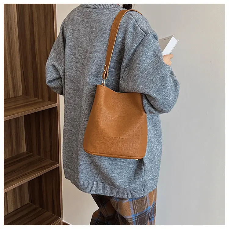 Women Soft Leather Shoulder Bag Brown 2023 Winter New — feature 18