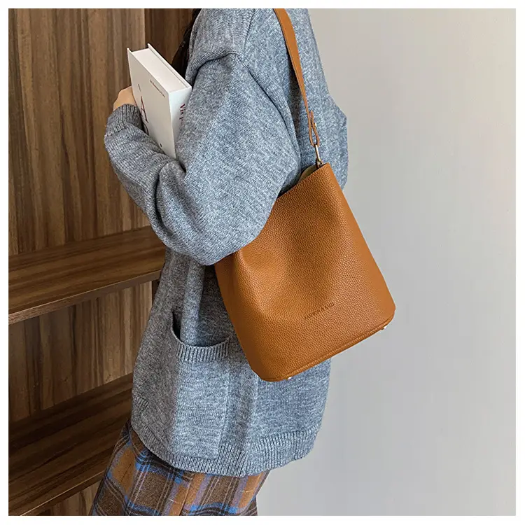 Women Soft Leather Shoulder Bag Brown 2023 Winter New — feature 19