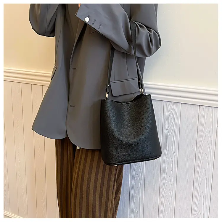 Women Soft Leather Shoulder Bag Brown 2023 Winter New — feature 8
