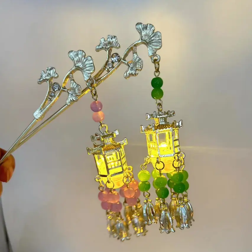 Ginkgo Leaf Hairpin with Glowing Lantern Tassel — feature 1