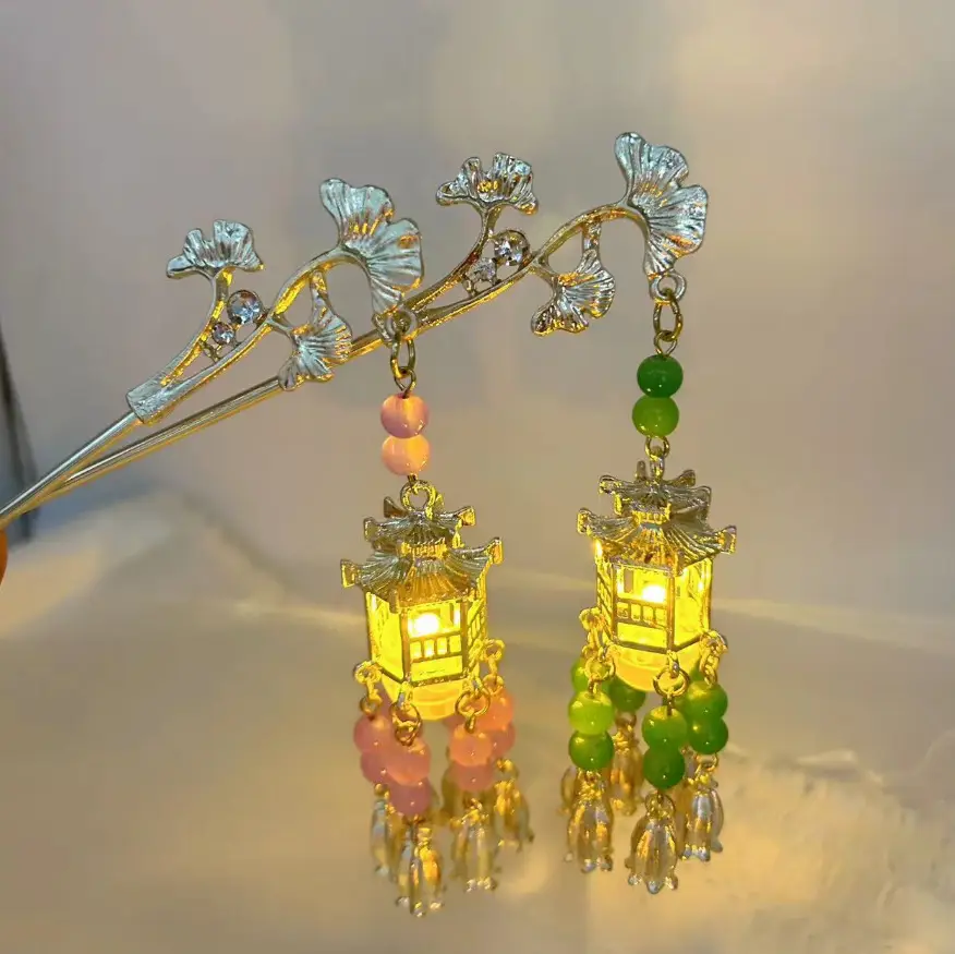 Ginkgo Leaf Hairpin with Glowing Lantern Tassel — feature 2