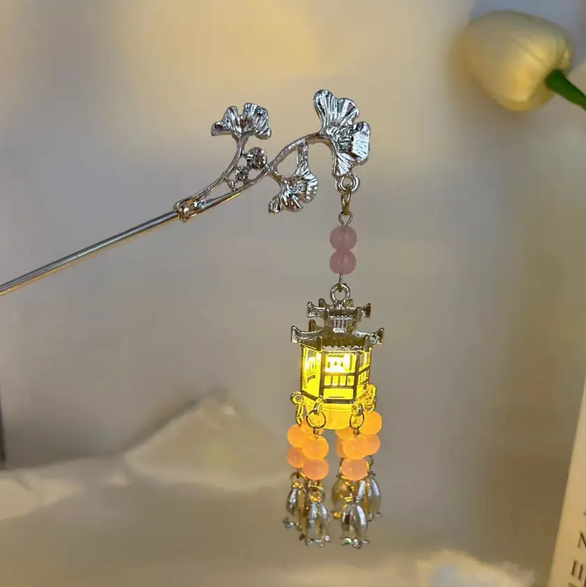 Ginkgo Leaf Hairpin with Glowing Lantern Tassel — feature 5