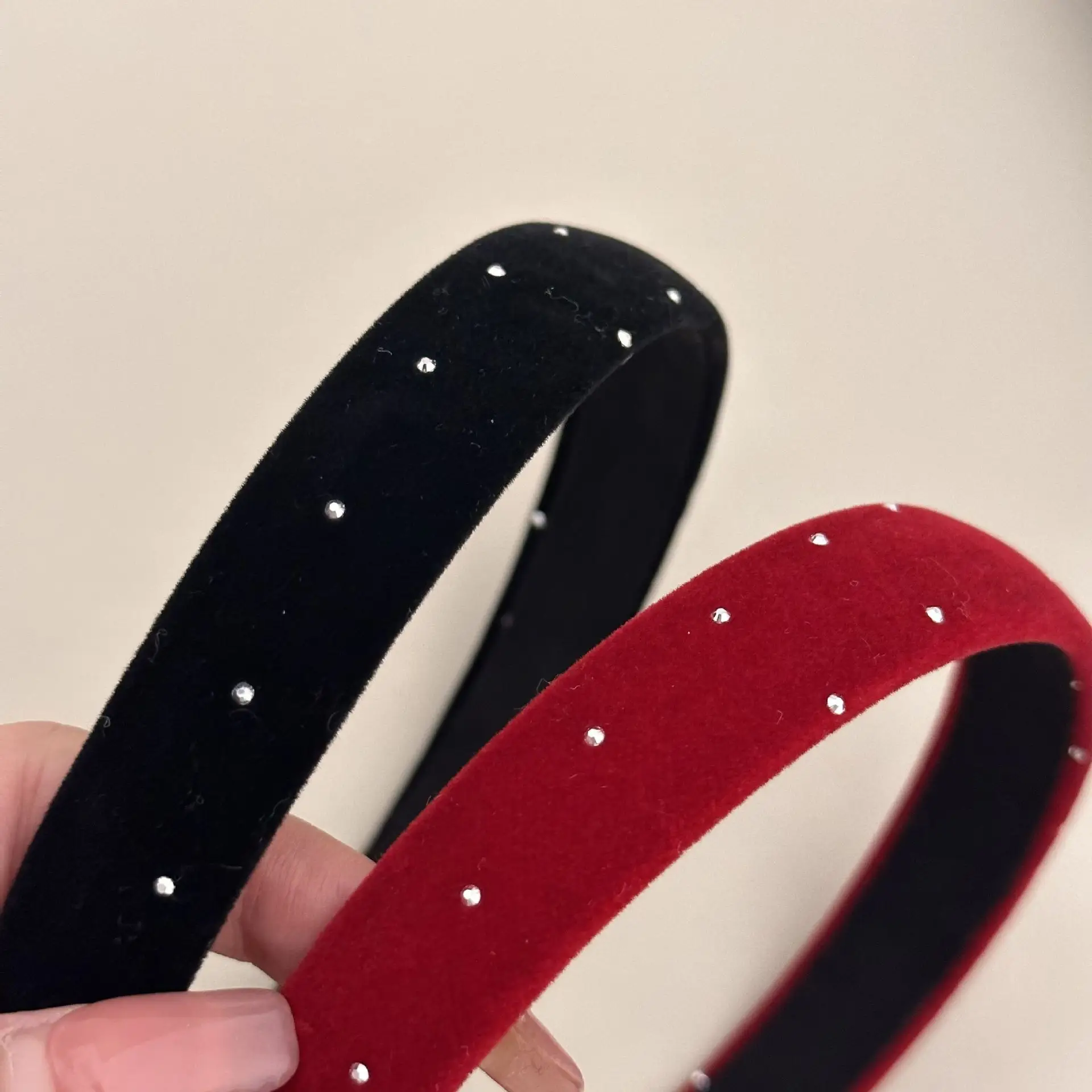 Black Velvet Starry Wide Headband for Women - Image 4
