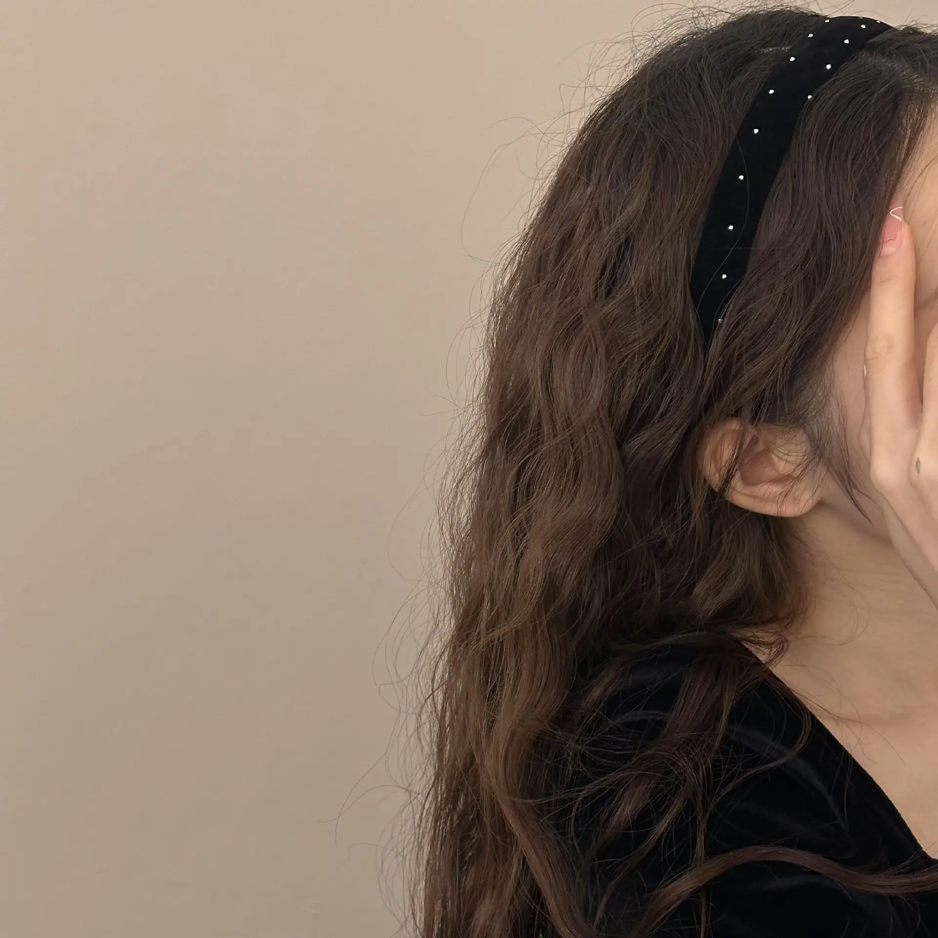 Black Velvet Starry Wide Headband for Women - Image 5