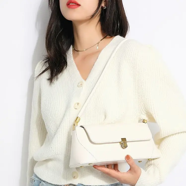 Retro Brown Women's Shoulder Bag with Gold Clasp - Image 6