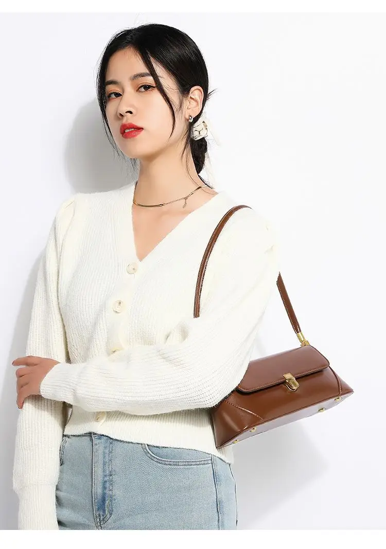 Retro Brown Women's Shoulder Bag with Gold Clasp — feature 3