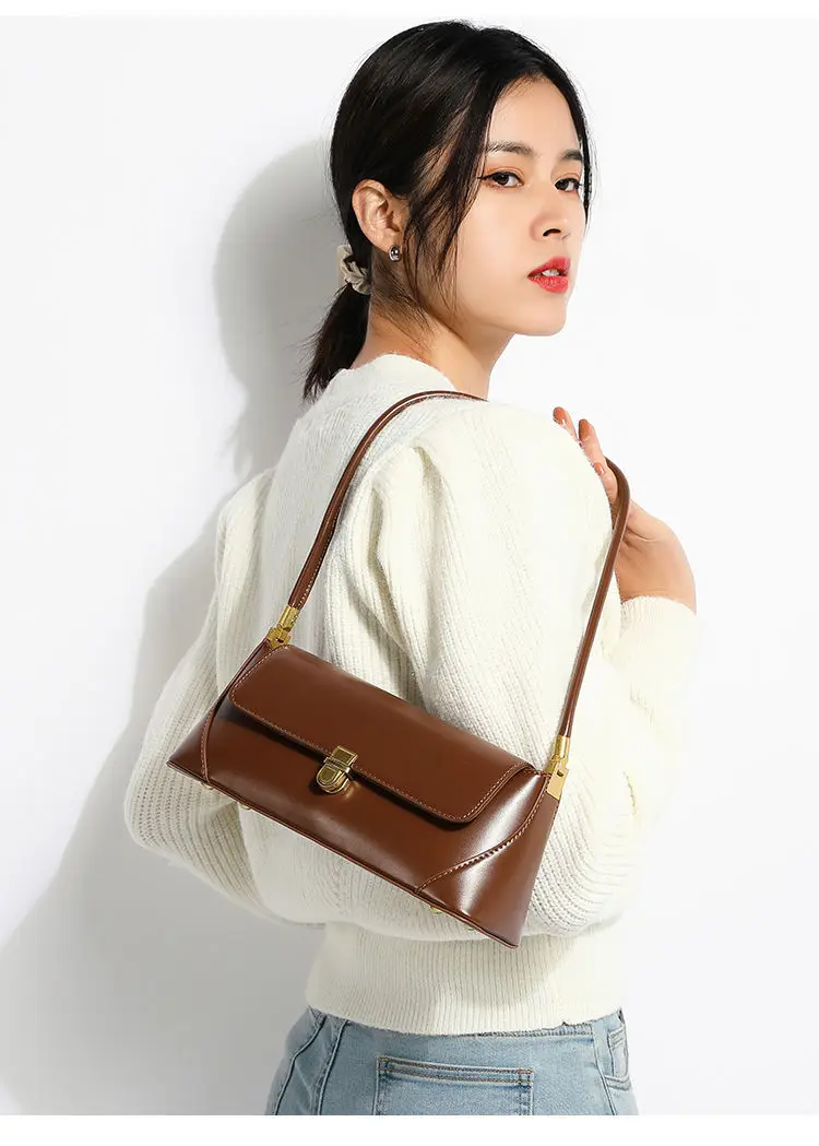 Retro Brown Women's Shoulder Bag with Gold Clasp — feature 4