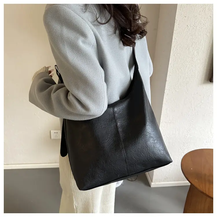 Brown Leather Retro Tote Bag 2023 Winter — feature 11