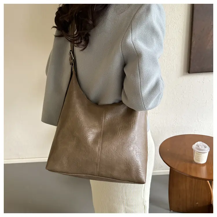 Brown Leather Retro Tote Bag 2023 Winter — feature 16