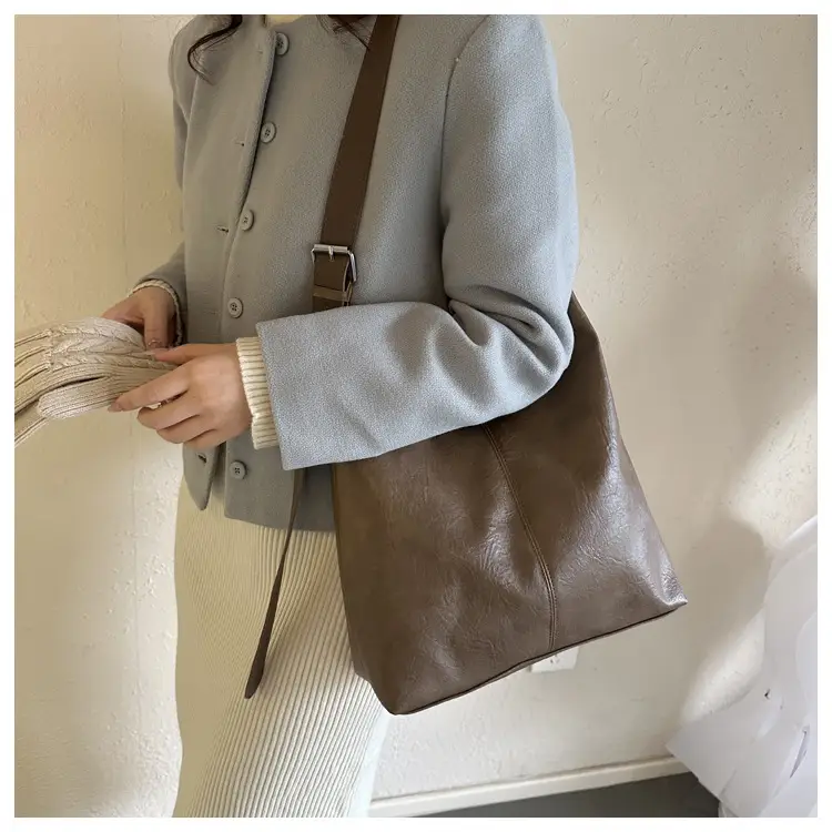 Brown Leather Retro Tote Bag 2023 Winter — feature 19