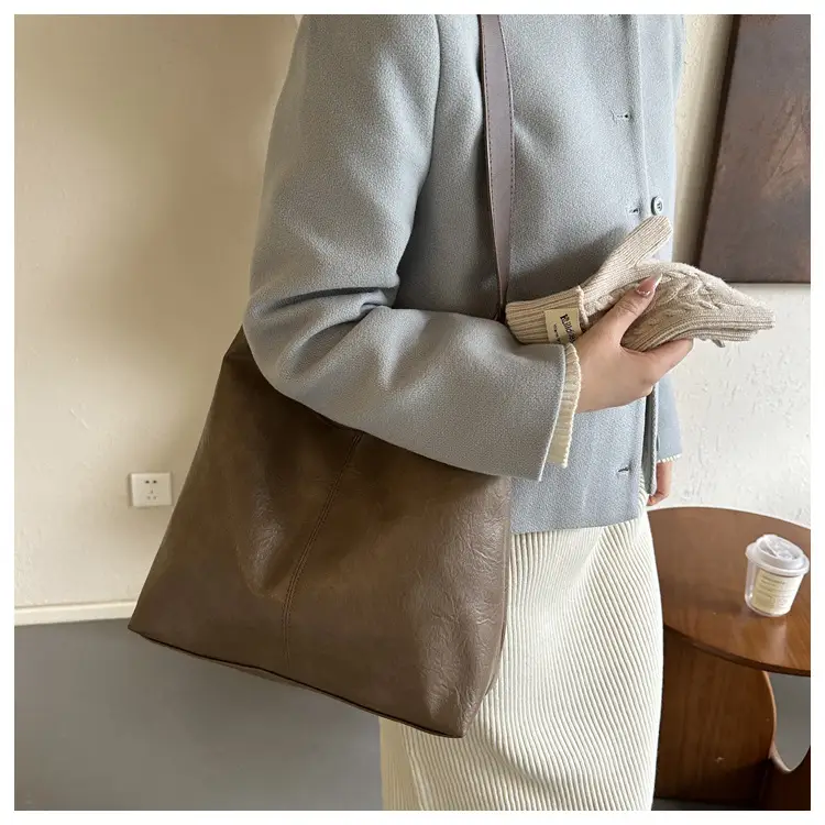 Brown Leather Retro Tote Bag 2023 Winter — feature 20