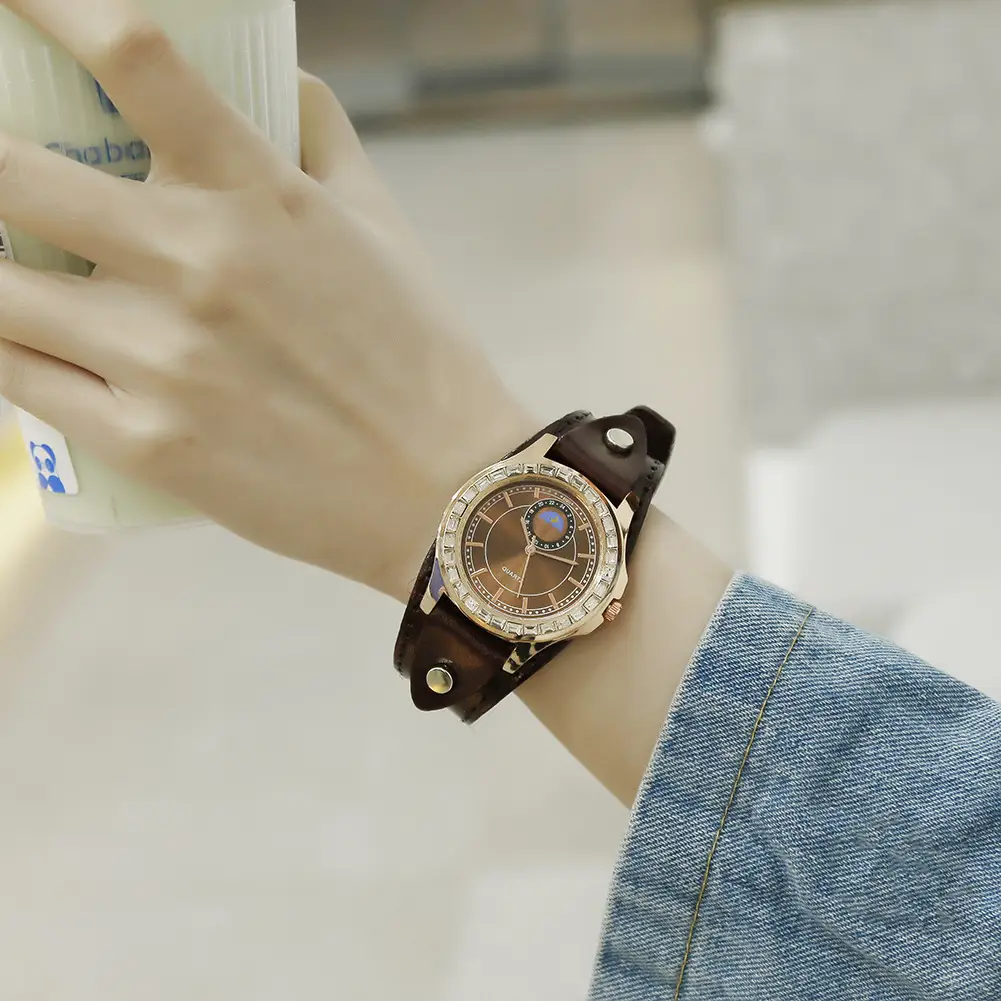 Women's Rhinestone Quartz Watch Green Strap — feature 9