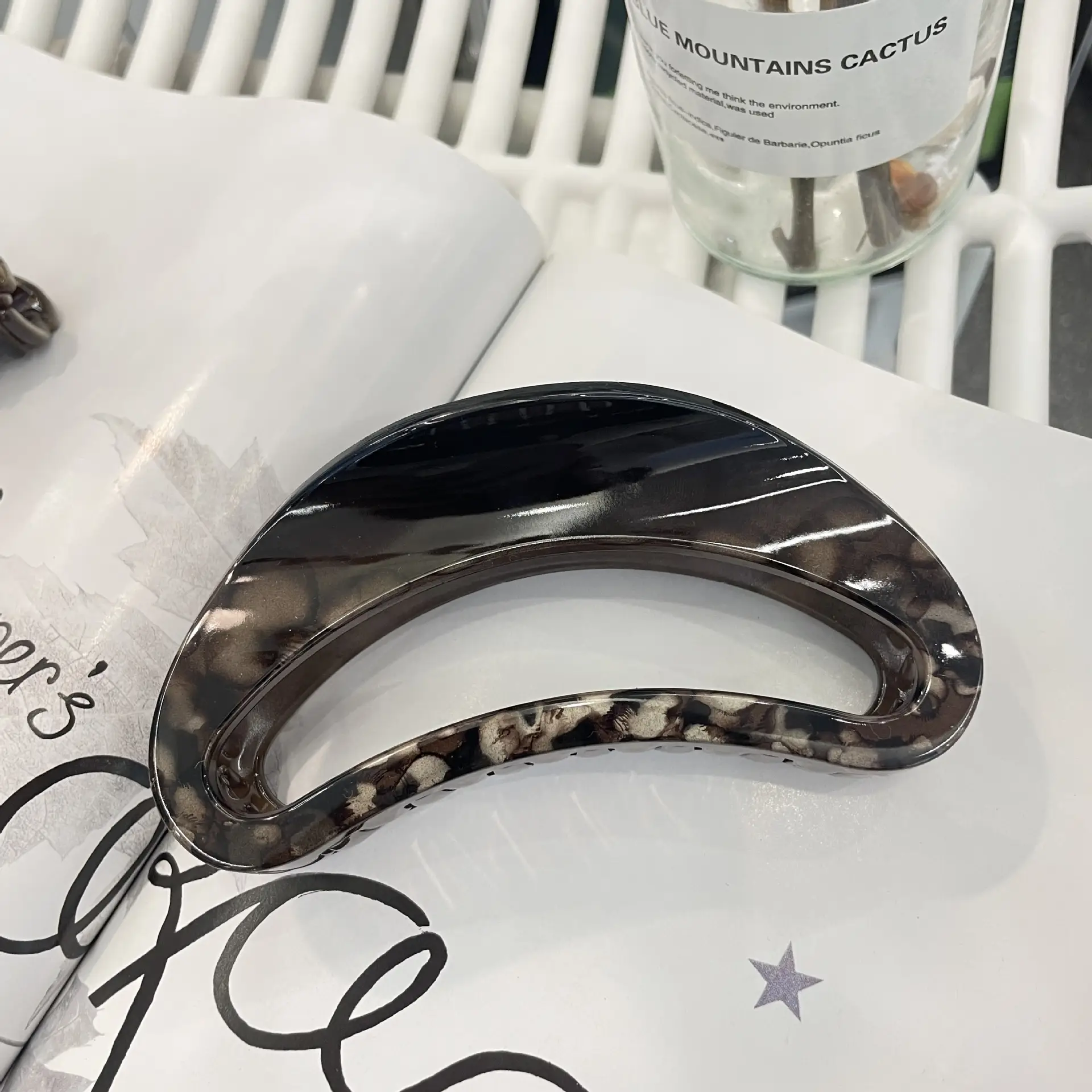 Elegant Butterfly Hairpin with Shark Design