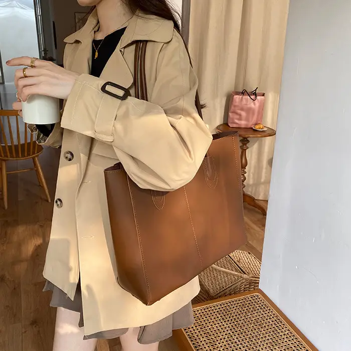 Retro Brown Women's Tote Bag with Crossbody Strap — feature 13