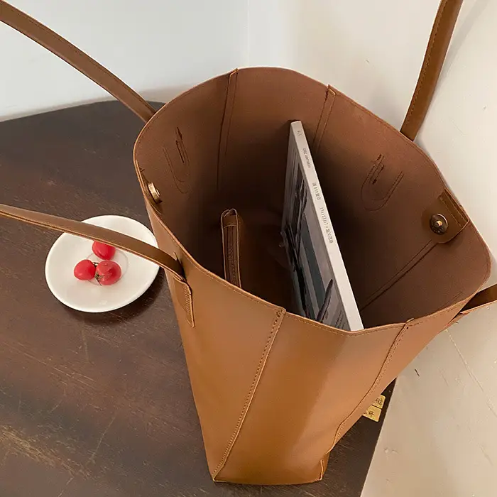 Retro Brown Women's Tote Bag with Crossbody Strap — feature 4