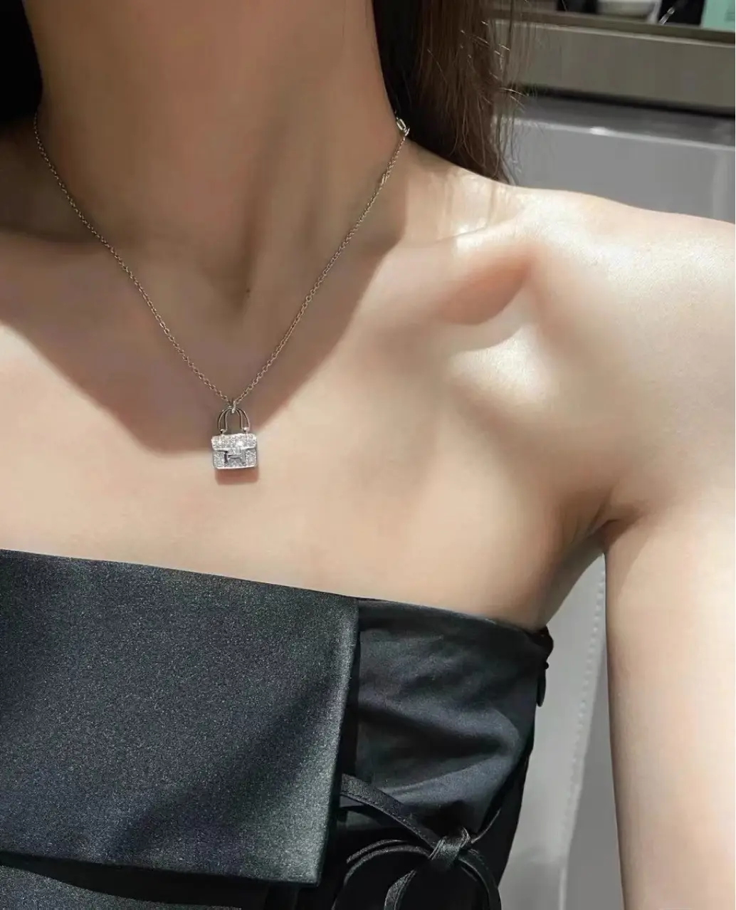 Rose Gold Snake Bone Necklace with Full Diamond Collarbone Chain — feature 7