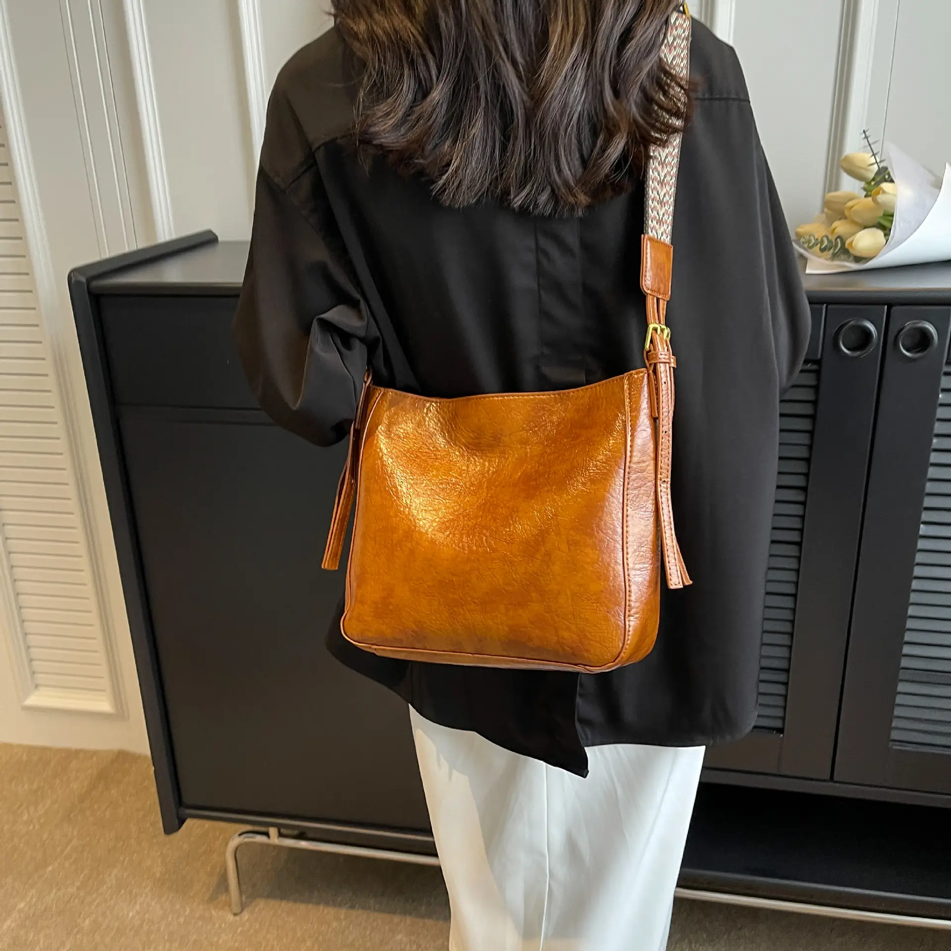 Women Crossbody Bag Brown Leather Autumn Winter New - Image 3