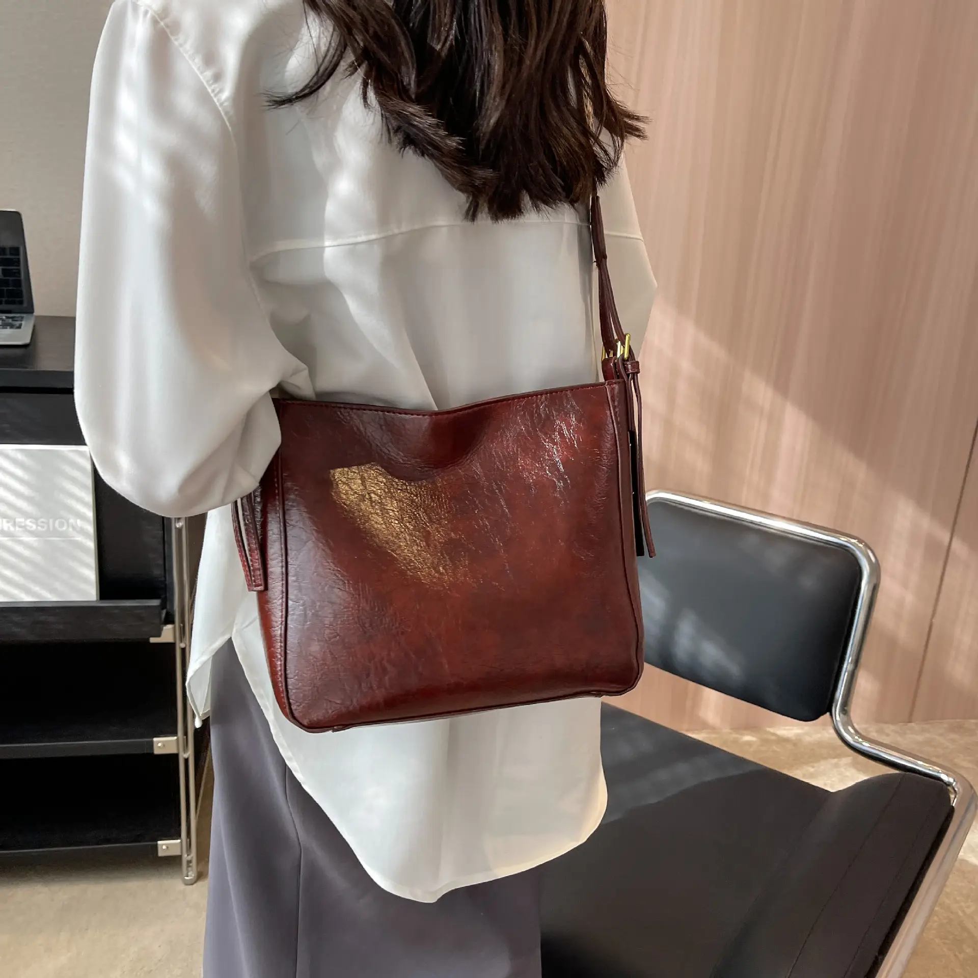 Women Crossbody Bag Brown Leather Autumn Winter New - Image 4
