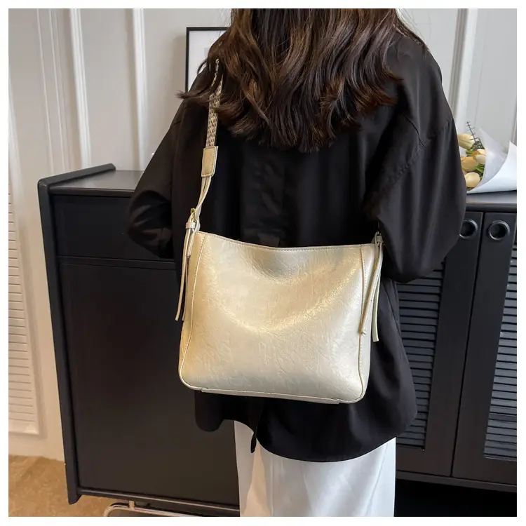 Women Crossbody Bag Brown Leather Autumn Winter New — feature 10
