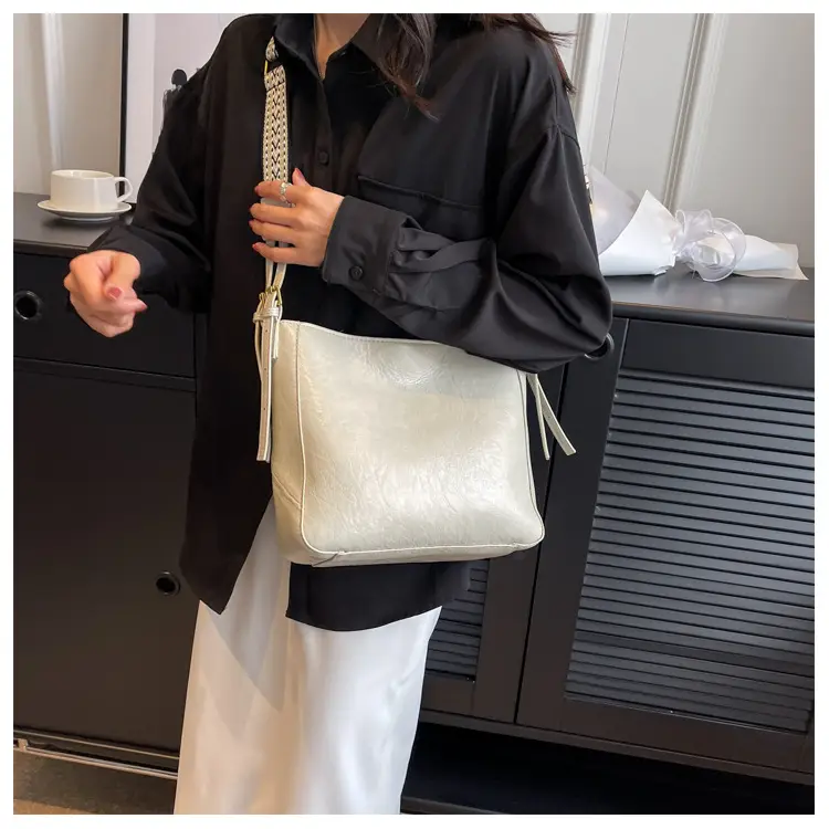 Women Crossbody Bag Brown Leather Autumn Winter New — feature 11