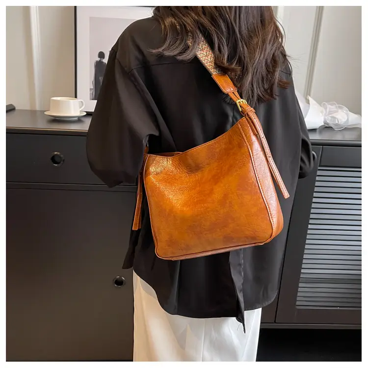 Women Crossbody Bag Brown Leather Autumn Winter New — feature 13
