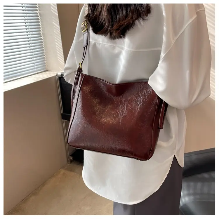 Women Crossbody Bag Brown Leather Autumn Winter New — feature 14