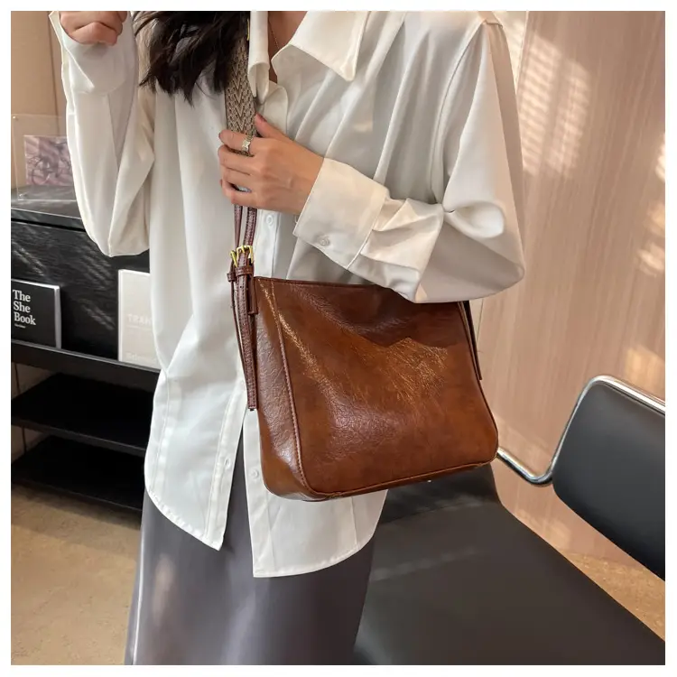 Women Crossbody Bag Brown Leather Autumn Winter New — feature 18