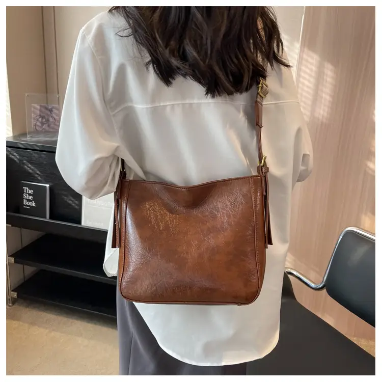 Women Crossbody Bag Brown Leather Autumn Winter New — feature 19