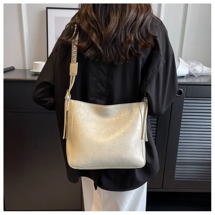 Women Crossbody Bag Brown Leather Autumn Winter New — feature 9