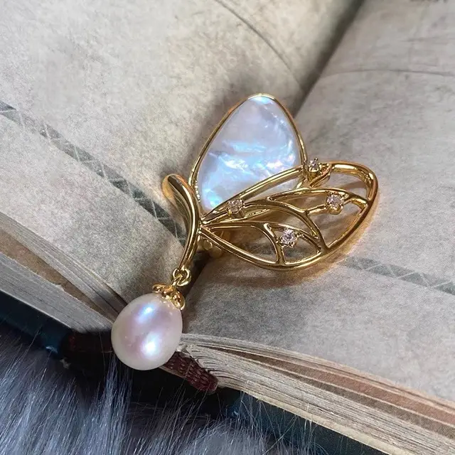 Butterfly Brooch with Freshwater Pearl & Gold Plated - Image 2