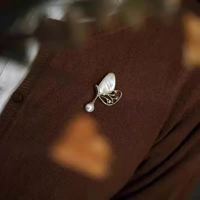Butterfly Brooch with Freshwater Pearl & Gold Plated - Image 4