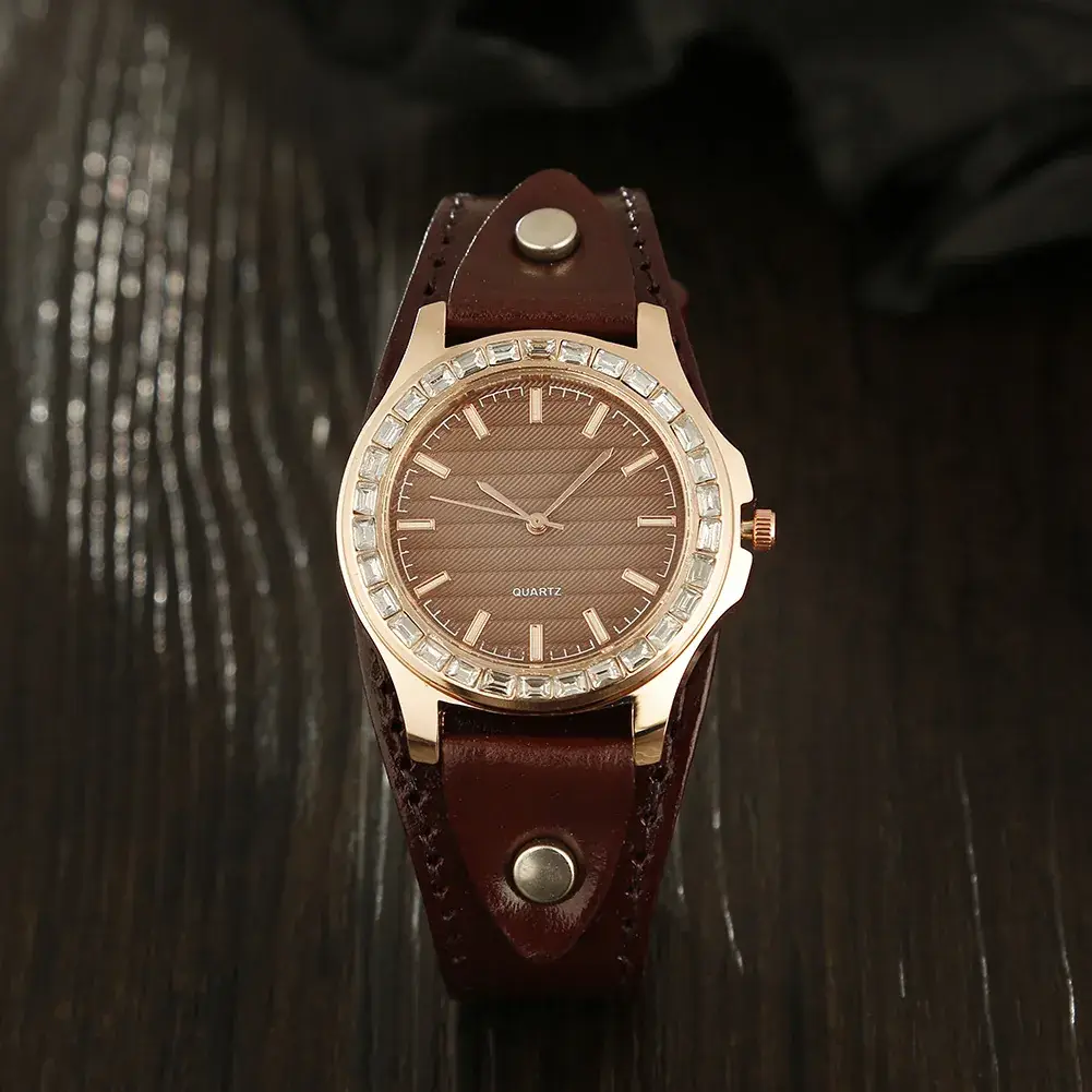 Elegant Rhinestone Scale Quartz Watch for Women