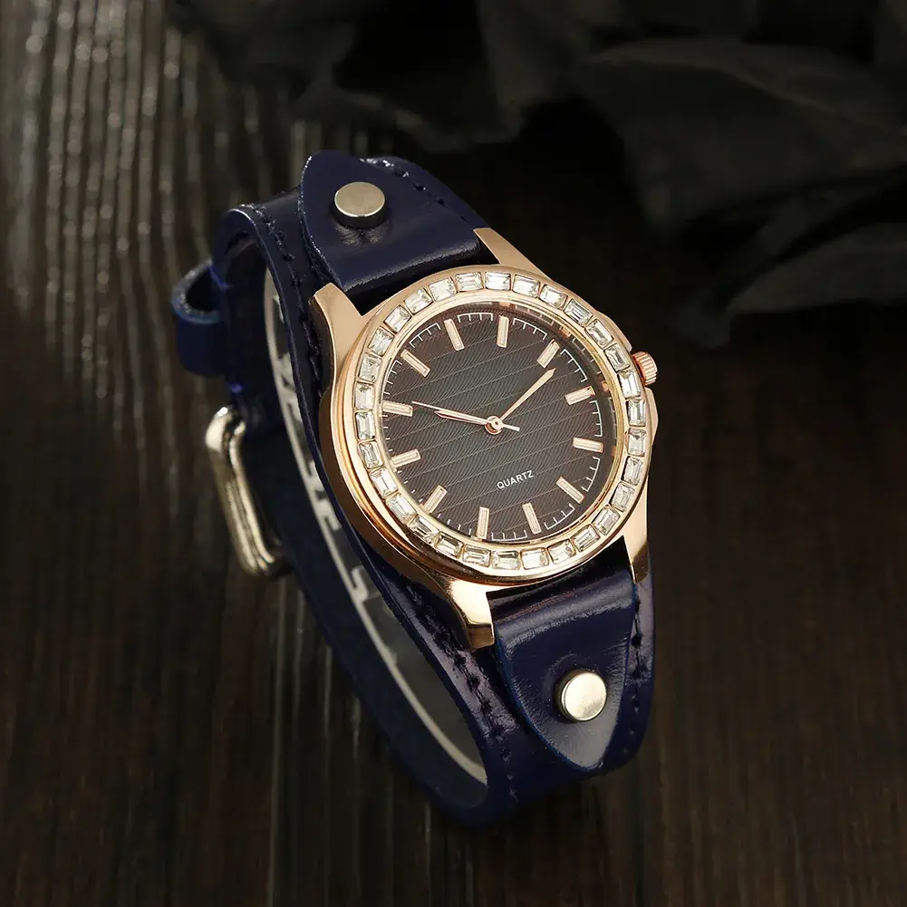 Elegant Rhinestone Scale Quartz Watch for Women