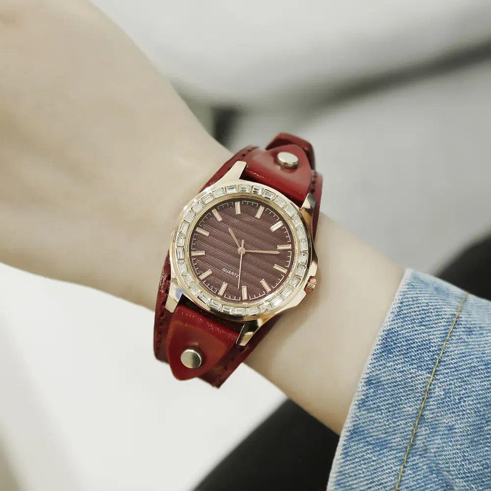 Elegant Rhinestone Scale Quartz Watch for Women — feature 12