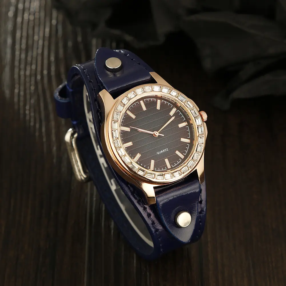Elegant Rhinestone Scale Quartz Watch for Women — feature 9