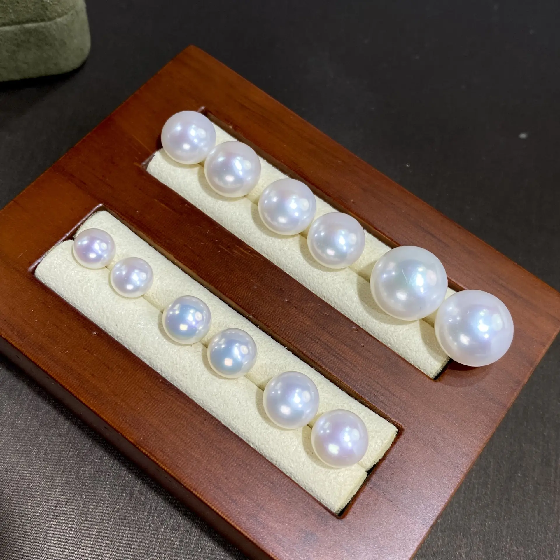 Natural Freshwater Pearl Round Earrings High-End S925 Silver — feature 2