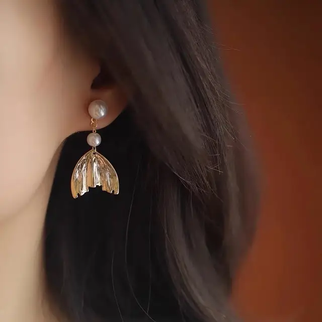 Fishtail Pearl Earrings Gold Plated Elegant Luxury - Image 2