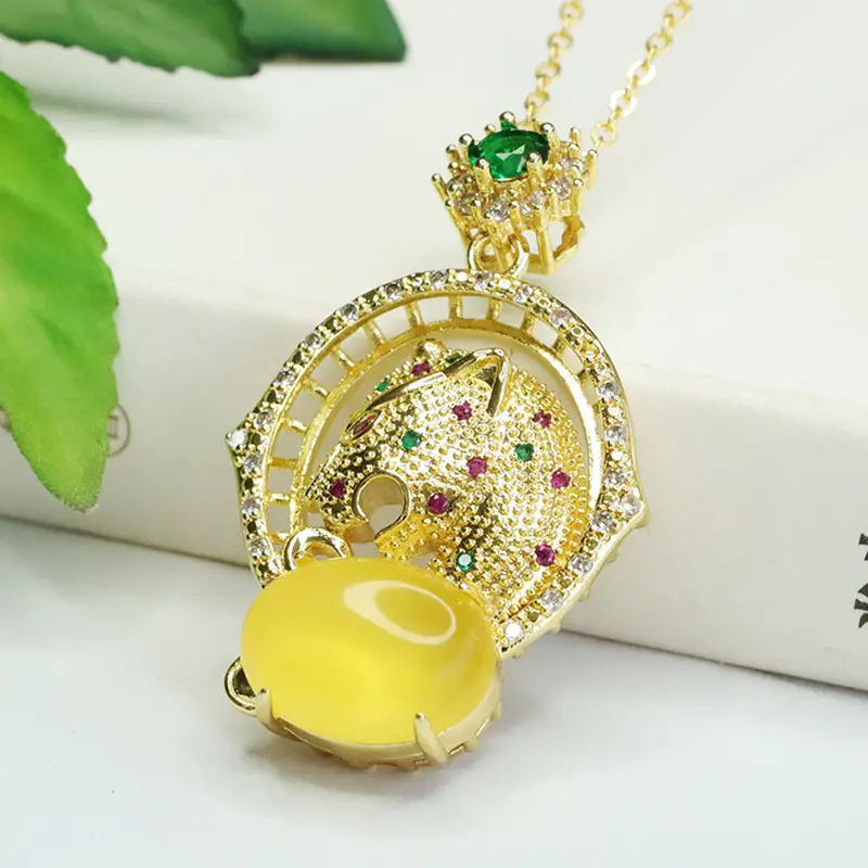 Aiyu Natural Amber Leopard Head Necklace with Gold Plated Design - Image 3