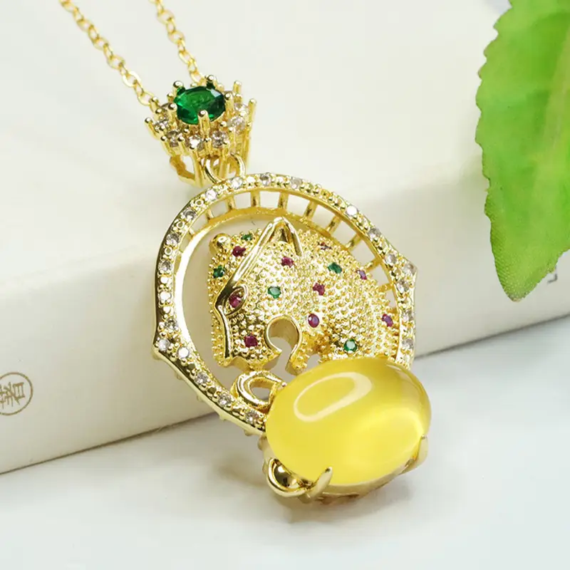 Aiyu Natural Amber Leopard Head Necklace with Gold Plated Design - Image 4