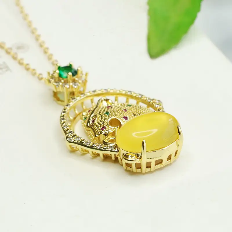 Aiyu Natural Amber Leopard Head Necklace with Gold Plated Design - Image 5
