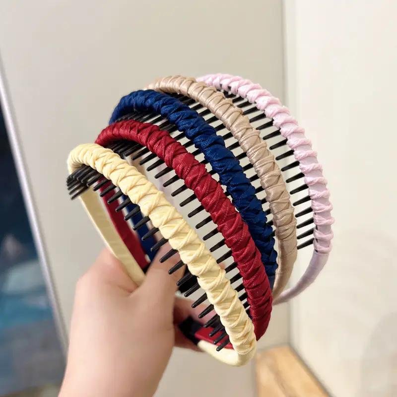 Skull Top Headband with Teeth for Face Wash & Hair Clip - Image 12