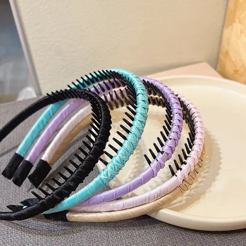 Skull Top Headband with Teeth for Face Wash & Hair Clip — feature 3